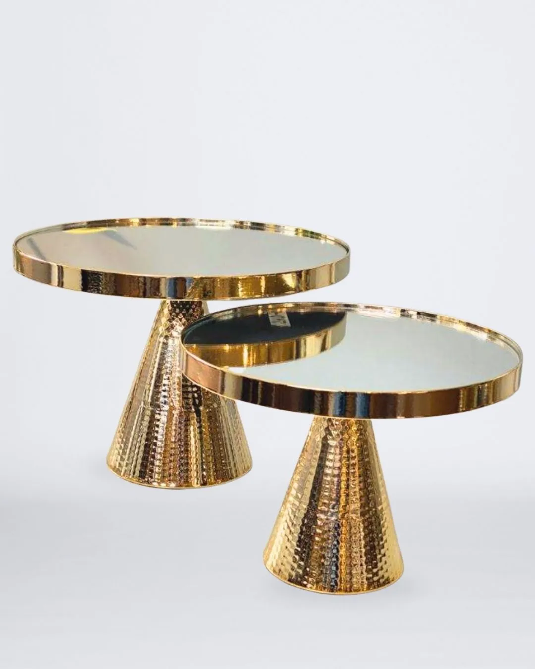 SET X2 BASE CON DETALLE DE PASTELES DORADAS DE METAL CON ESPEJO